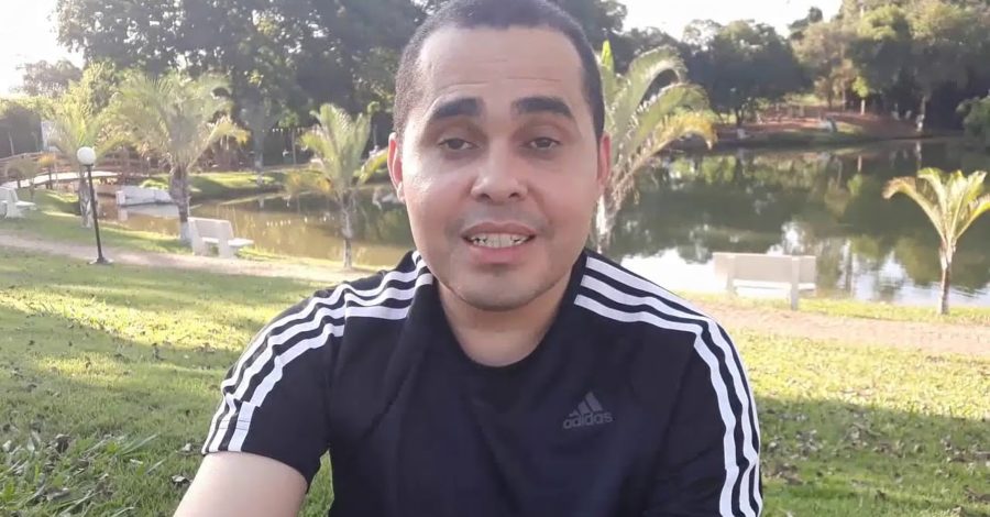 Não tente agradar todo mundo SEJA VOCÊ MESMO! Rodrigo Vitorino